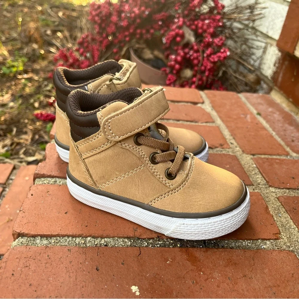 🆕 The Children’s Place Kids Tan High-Top Sneaker boot 5